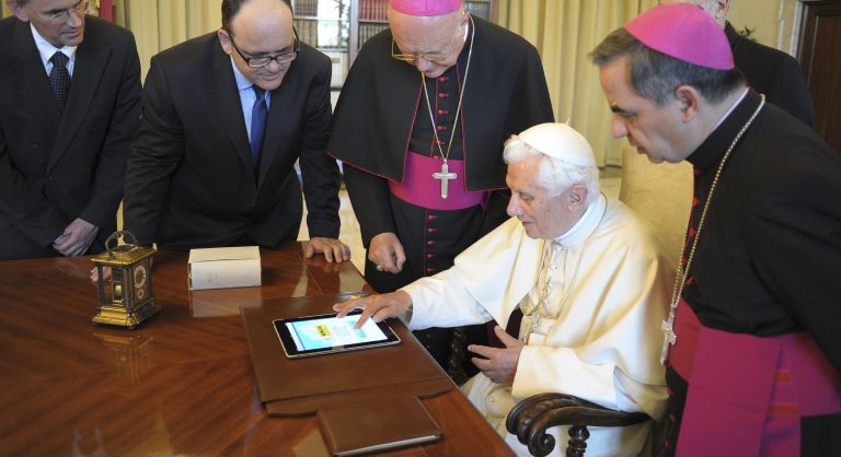 La creación de @Pontifex animó a los cardenales a Twitter
