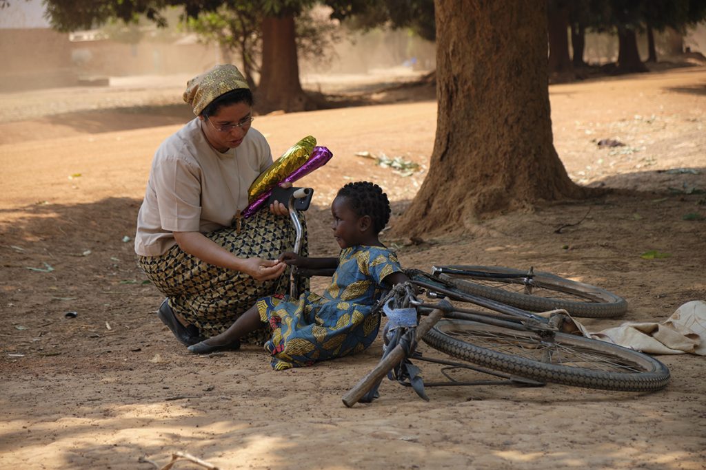 Misionera de la Pureza de María en la misión de Kanzenze, R.D. del Congo.